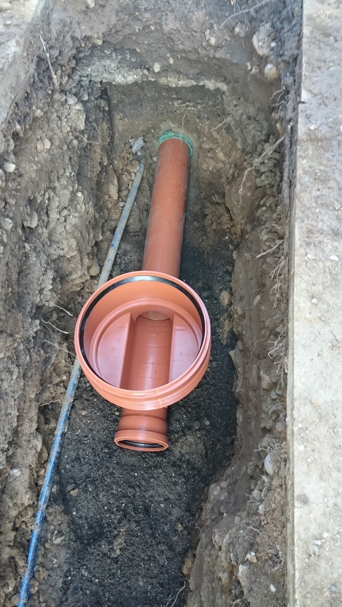 Kanalizace — montáž rozvodů