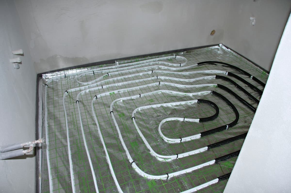 Podlahové vytápění — kompletace